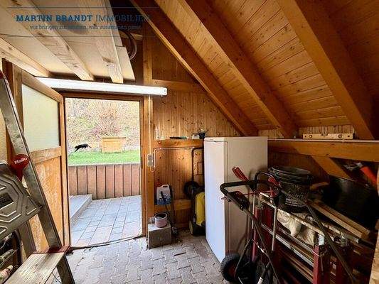 Abstellraum hinter dem Carport