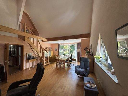 Blick Richtung Essbereich und Dachterrasse