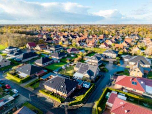 Eine Luftaufnahme mit Blick auf die Vorderseite