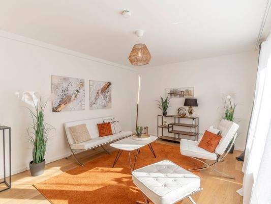 Wohnzimmer (kann mit Wohn- Essbereich verbunden werden)