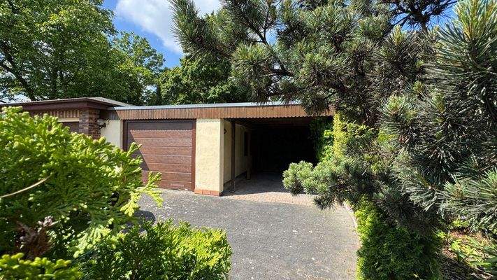 Garage und Carport