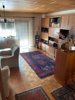 Wohnzimmer mit Ausgang zur Terrasse