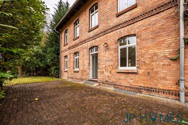 Gebäudeansicht & Terrasse 