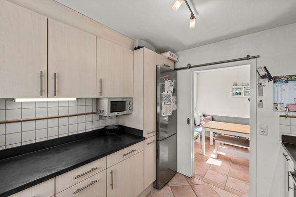 Küche mit angrenzendem Esszimmer