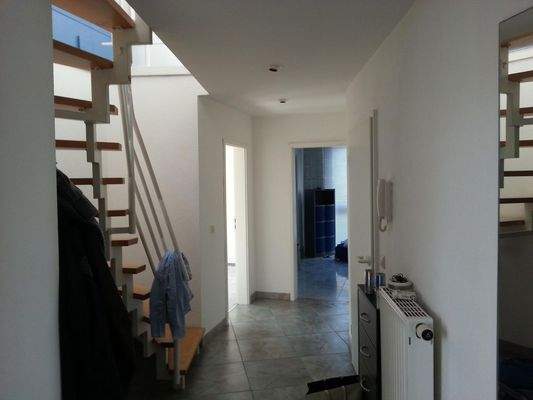 Blick vom Flur ins Bad