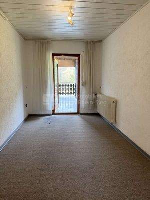 Zimmer mit Balkonzugang