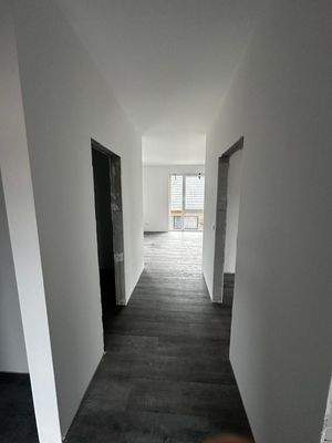 Flur mit Blick ins Wohnzimmer