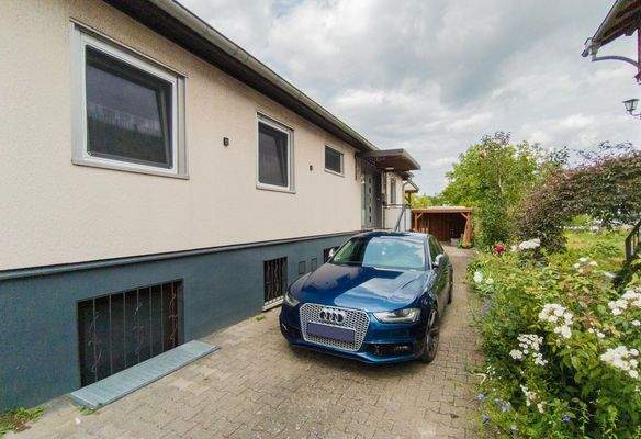 Einfahrt Stellplätze