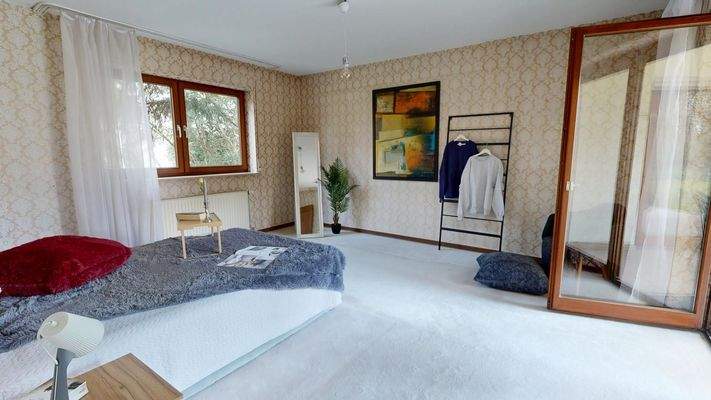 geräumiges Schlafzimmer