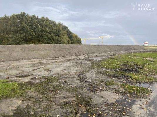 Kuenftige Straße vor dem Wall