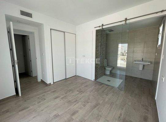 Semi-Detached Houses Featuring Private Pool in Gran Alacant