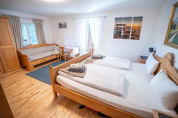 Wohnung 1. OG - Schlafzimmer Nr. 1