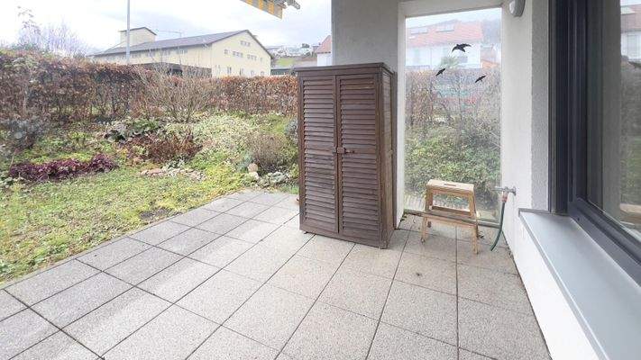 Terrasse mit Gartenfläche