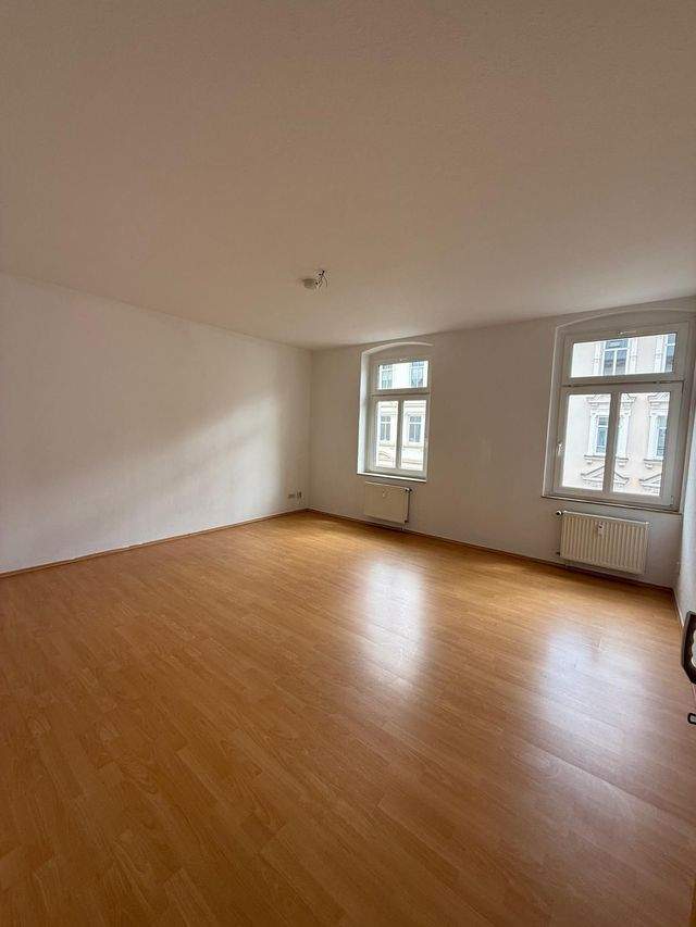 3-Raumwohnung mit Einbauküche & Balkon in der Geraer Innenstadt - Foto 1