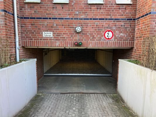 Bebelallee Garageneinfahrt.jpg