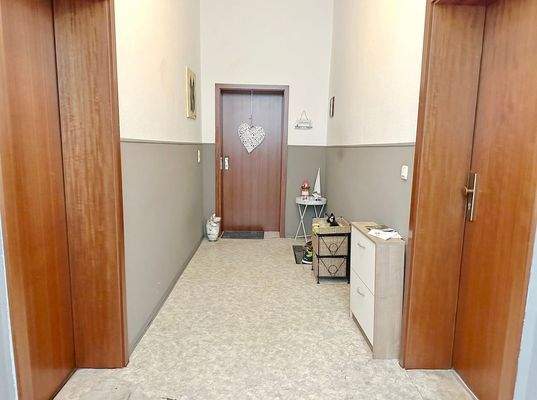 Im Erdgeschoss gelegen.