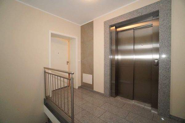 Aufzug vom Keller bis zum Dachgeschoss