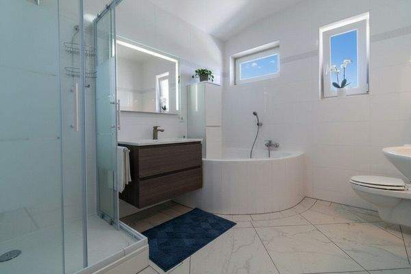 Badezimmer: KI generierte Einrichtung