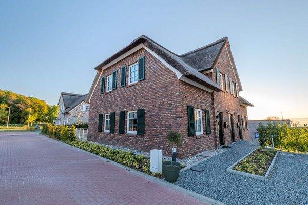 Reetdachvillen am Schloss Ansicht von der Straße