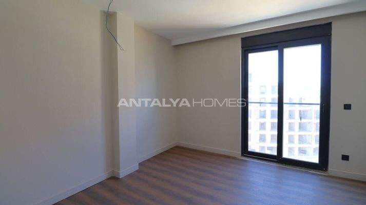 Spacious Flats in a Complex with Pool and Security in Altintas