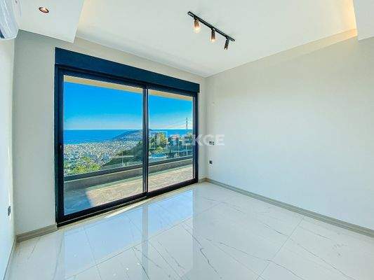 Home with Pool, Garden, City and Sea Views in Alanya Antalya