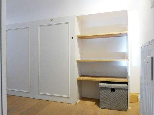 Stauraum in der offenen Galerie