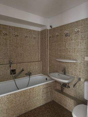  Badezimmer mit Wanne