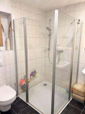 Zweites Bad mit übergroßer Dusche...!!