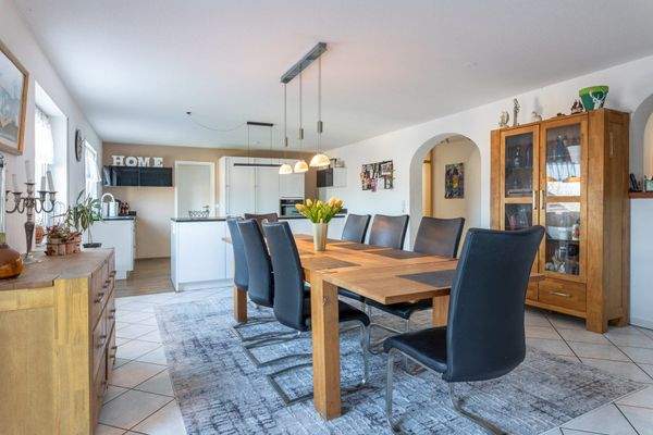 Essbereich mit offener Küche