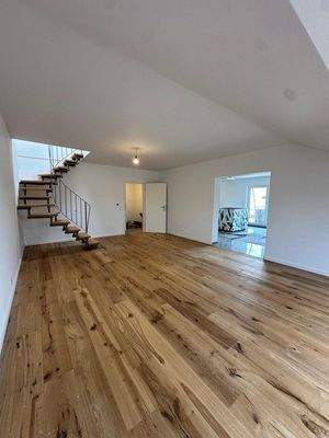 Wohnzimmer mit Durchgang 