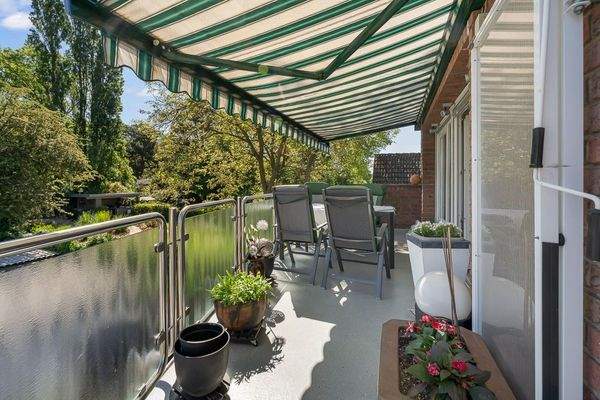 Sonnenbalkon mit Markise