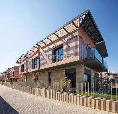 Seaview Villas with Private Gardens in İzmir Güzelbahçe