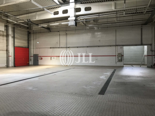 sog. Ansatzhalle mit ebenerdig