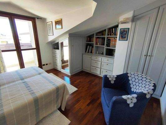 schönes Penthouse im Zentrum von Grado mit Terrasse und Parkplatz