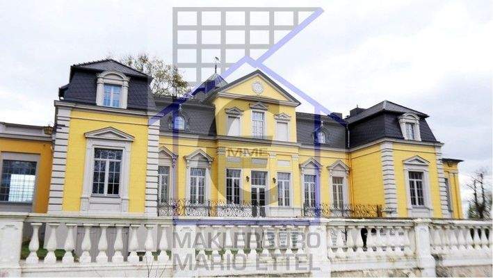 Ein Bild, das Gebäude,draußen und Himmel enthällt