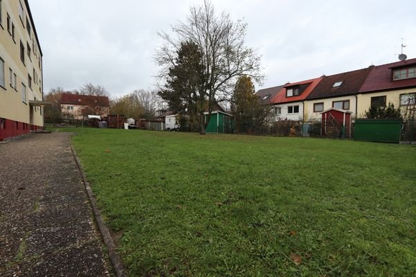 gepflegte Außenanlagen