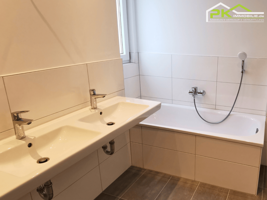 Waschbecken mit Badewanne