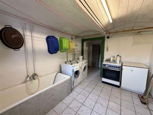 Waschküche mit Badewanne