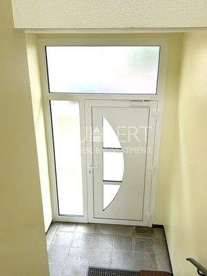 Eigener Eingang - Treppenhaus