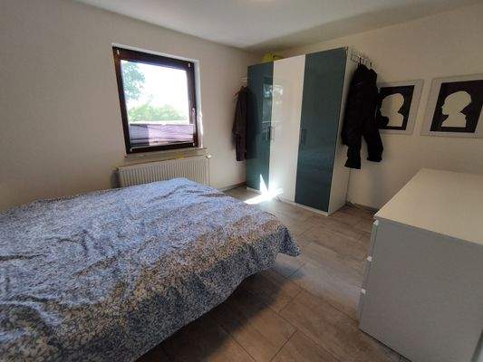 Schlafzimmer 2 EG.jpg