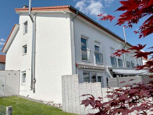 Westseite mit Garagenzugang