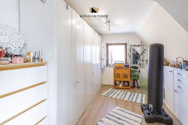 Ankleidezimmer im OG