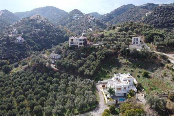 Kreta, Stalos: 2 unabhängige Wohnungen in Strandnähe zu verkaufen