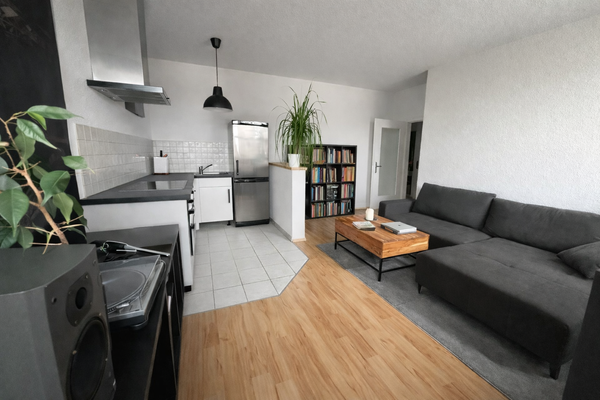 Wohnzimmer(Privatgegenstände entfernt) 