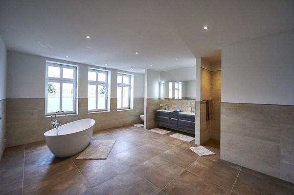 Bad DG mit Möglichkeit Sauna