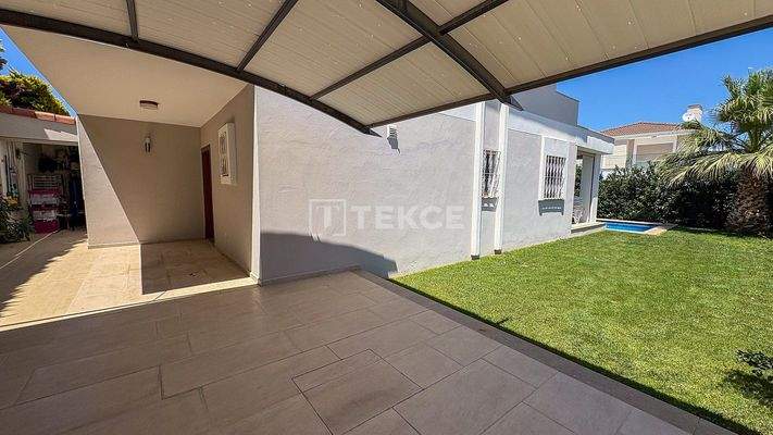 Detached Villa with Pool Close to Amenities in Alaçatı Çeşme