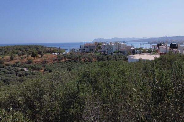 Kreta, Agioi Apostoli: Grundstück mit Meerblick in der Nähe des Stadtzentrums zu verkaufen