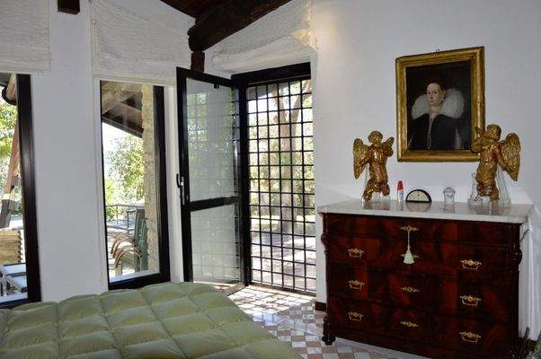 Schlafzimmer mit se. Ausgang zur Terrasse