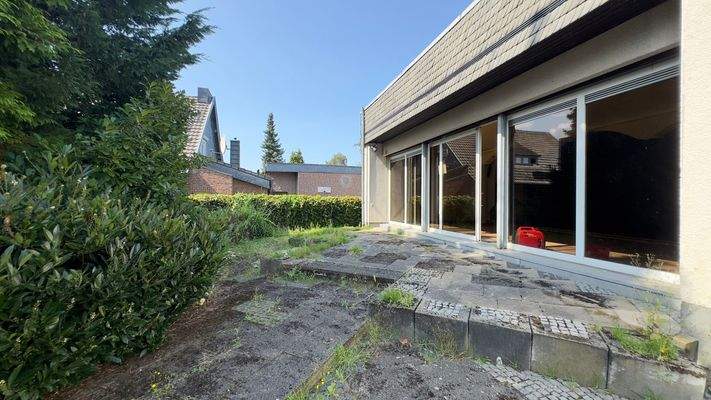 Terrasse vor dem Schwimmbad