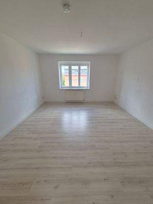 Leeres Zimmer mit Fenster